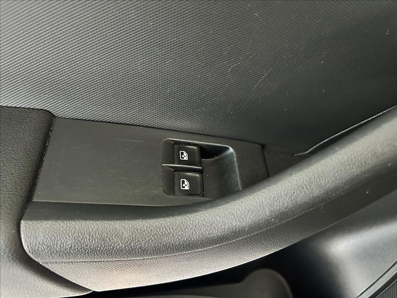 Škoda Rapid 1,2   TSI 81kW,SERVISKA,ŘEMEN - fotka 8 z 20