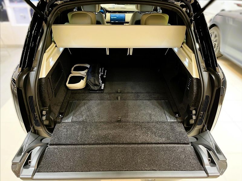 Land Rover Range Rover (2026) 3,0 D350 AUTOBIOGRAPHY SWB - fotka 42 z 47