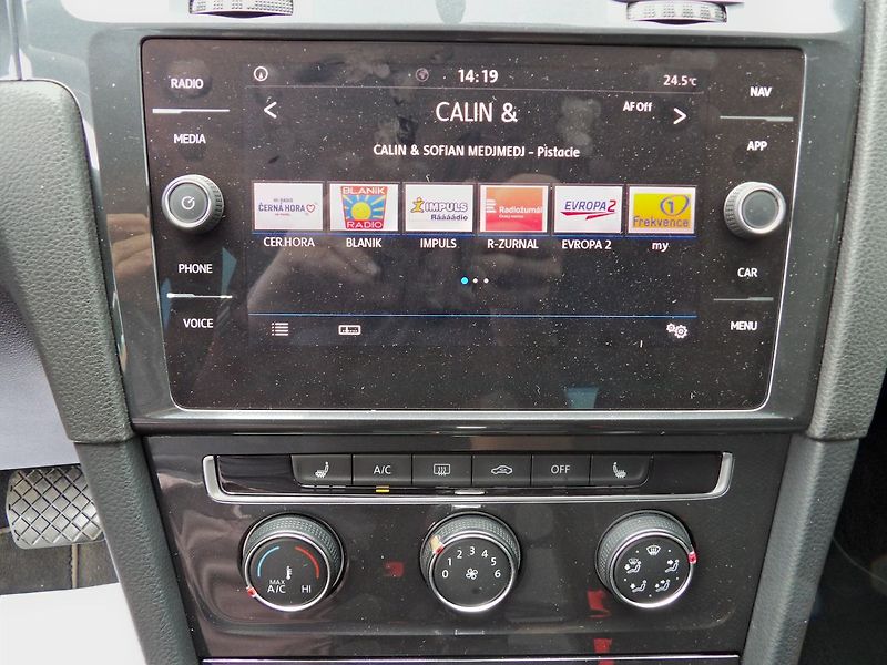 Volkswagen Golf 1.6TDI 85kW DSG Navi PDC - fotka 8 z 29