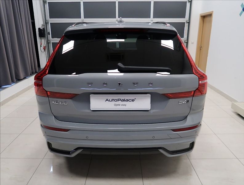 Volvo XC60 2,0 B4 AWD PLUS DARK 1. MAJ ČR - fotka 6 z 55