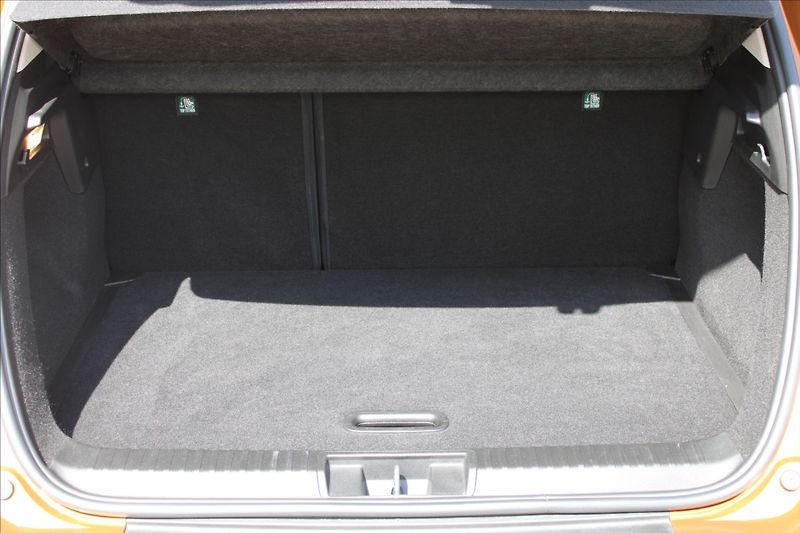 Renault Captur 1,3 TCe  1.MAJ,AUTOMAT,INTENS - fotka 30 z 35