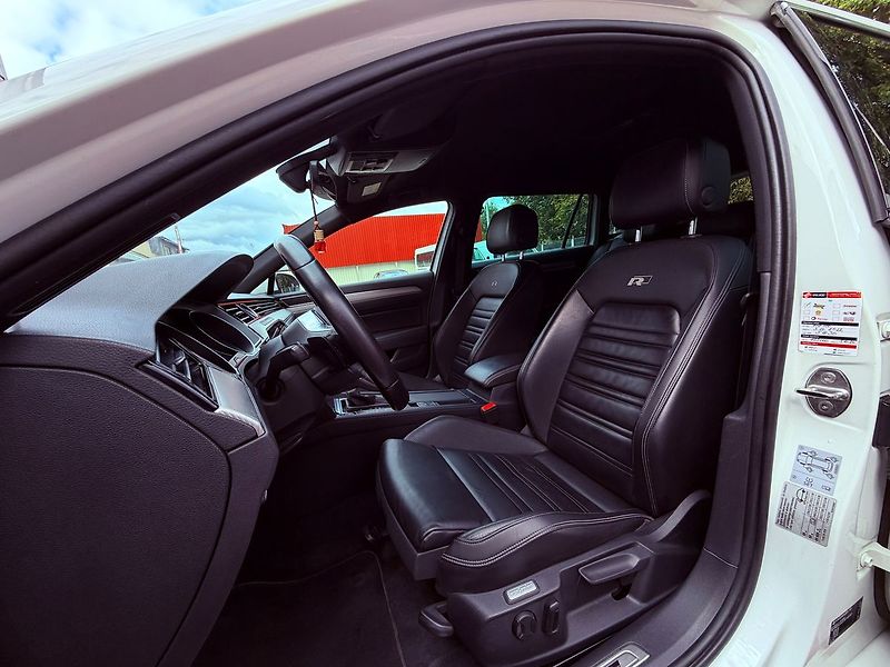 Volkswagen Passat 2.0 TDi DSG R-Line, ČR - fotka 16 z 26