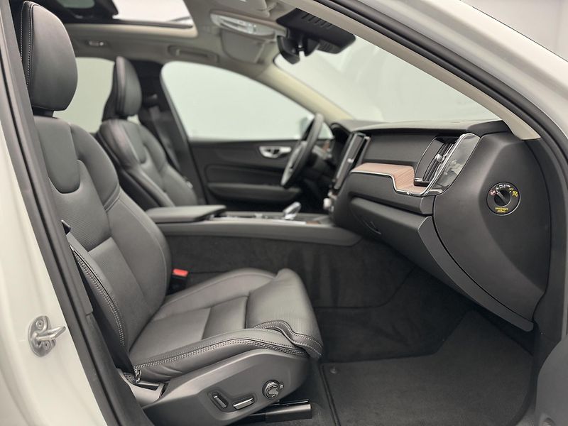 Volvo XC60 T8 AWD RECHARGE BRIGHT PLUS  - fotka 22 z 48