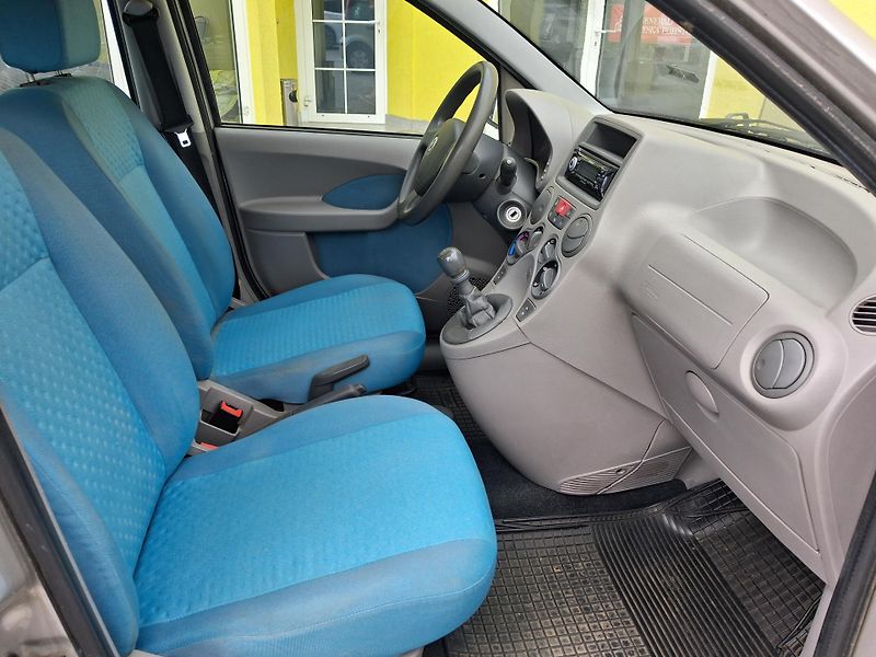 Fiat Panda (2003) 1,2i 44kw SERVISKA NOVÁ STK - fotka 17 z 29