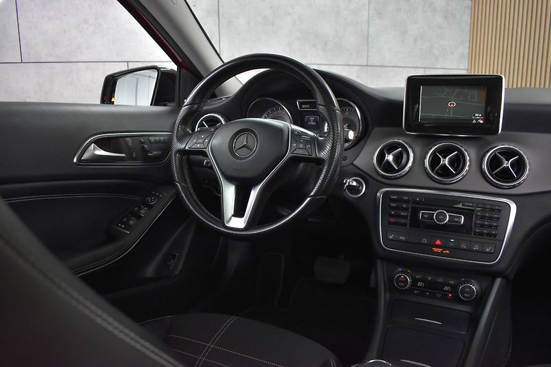 Mercedes-Benz GLA 220d 4MATIC*HARMAN*KAMERA*ČR 1 - fotka 9 z 41