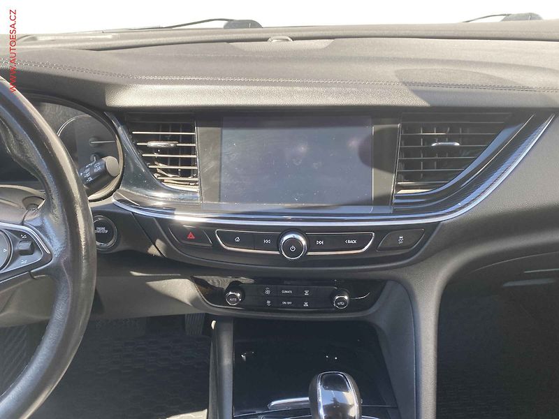 Opel Insignia (2019) 2.0 CDTI, autoAC - fotka 12 z 17