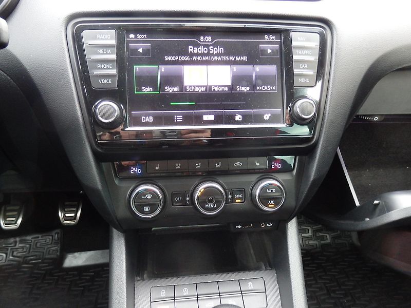Škoda Octavia 2.0 TDI RS 135 kW NAVIGACE - fotka 15 z 22