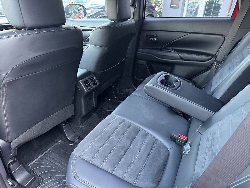 Mitsubishi Outlander (2019) 2.0i Mivec AWD Automat LED - fotka 23 z 48