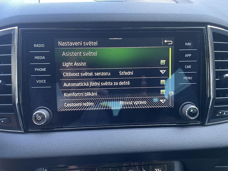Škoda Karoq (2020) 1.5 TSI 110 kW DSG - REZERVACE - fotka 21 z 38