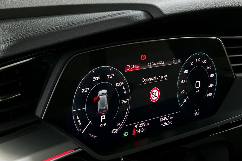 Audi e-tron 55 300kW Ventilace Matrix 360 - fotka 45 z 48