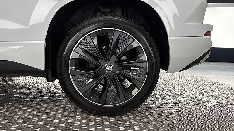 Škoda Karoq 1.5 TSI DSG Sportline - fotka 19 z 27