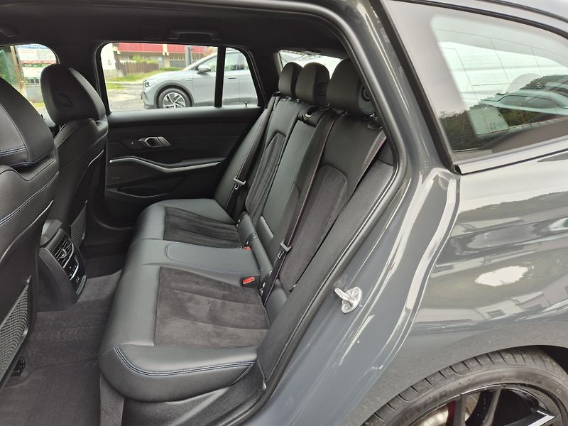 BMW Řada 3 TOURING 330D M SPORT 210kw 19A - fotka 43 z 50