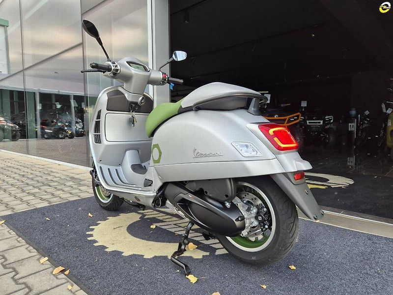 Vespa (2026) GTS 310 Edizione Ottantesimo - fotka 6 z 24