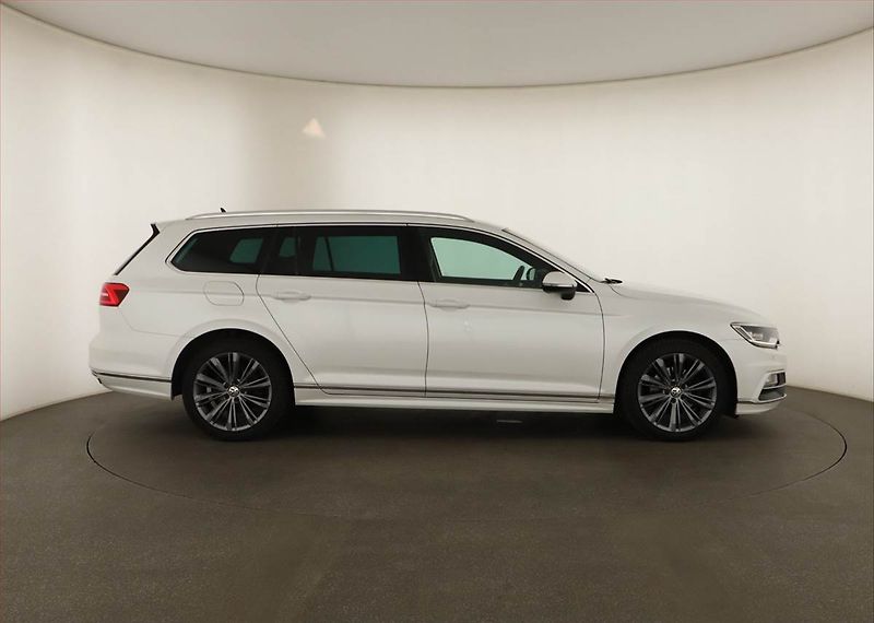 Volkswagen Passat (2019) R-Line 2.0 TDI, 4X4, Automat - fotka 6 z 19
