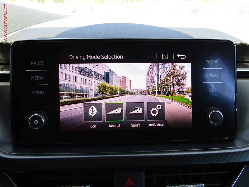 Škoda Kamiq (2021) 1.5 TSi, ČR, DSG, navi, LED - fotka 21 z 24