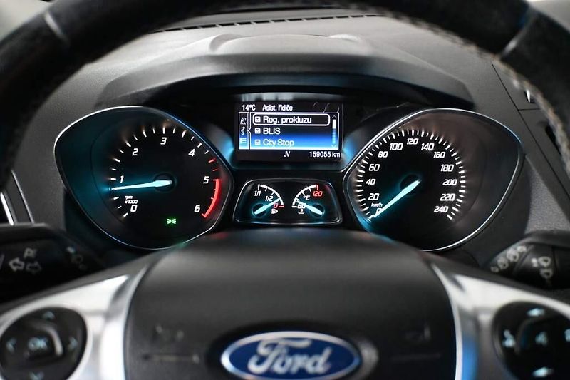 Ford Kuga (2016) 2.0 4x4 INDIVIDUAL Bi-Xenon Ta - fotka 23 z 36