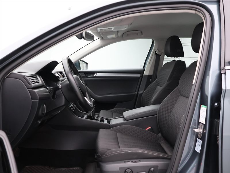 Škoda Superb 2,0 TDI 110kW Style CZ DPH - fotka 11 z 27