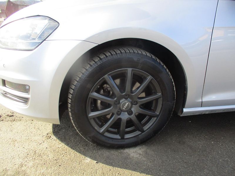 Volkswagen Golf 2.0TDi 110kW HIGHLINE L+Z PNEU - fotka 12 z 45