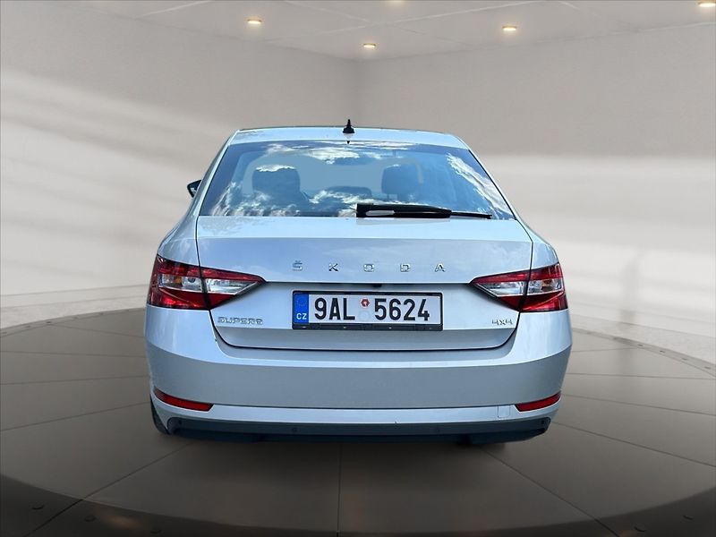 Škoda Superb 2,0 TDI 147 Style 4x4 Aut - fotka 5 z 11