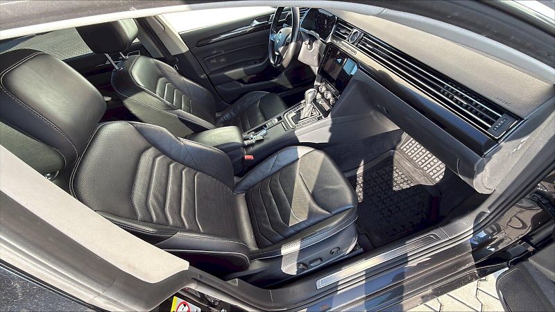 Volkswagen Arteon (2018) ELEG 2,0 BI-TDI SCR 4MOT DPF 7 - fotka 15 z 23