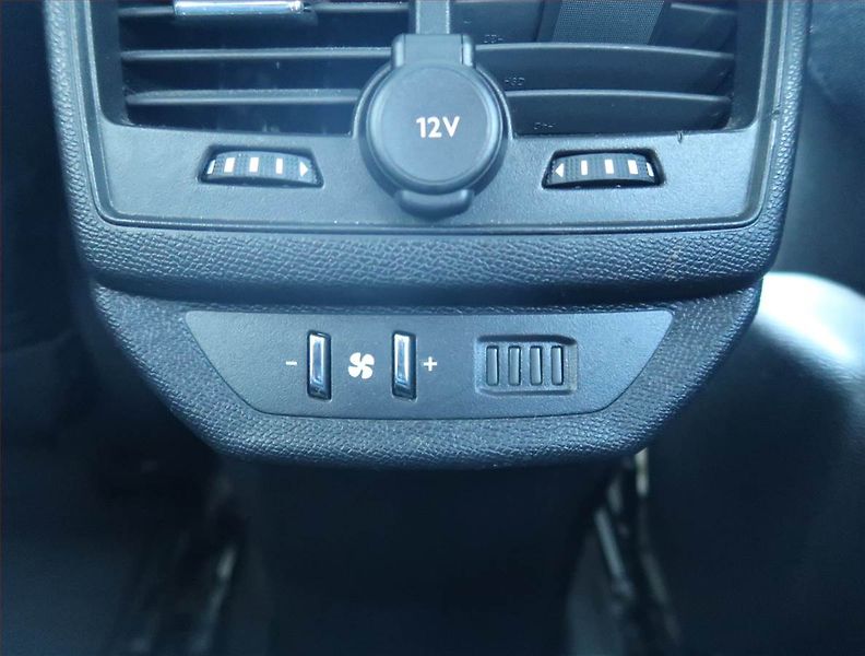 Peugeot 5008 (2020) Active PureTech 130 - fotka 16 z 19