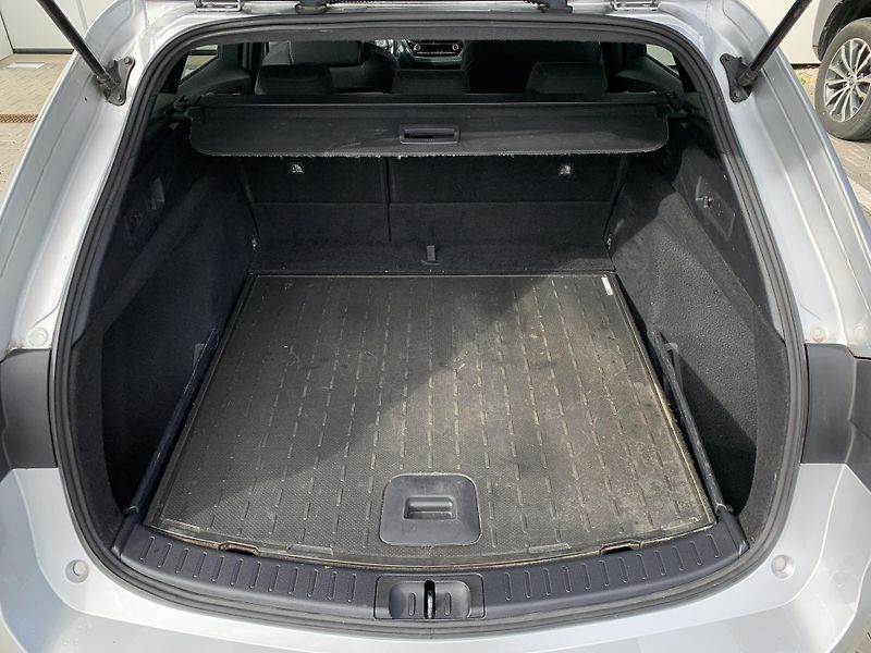 Toyota Corolla TS COMFORT STYLE 1.8 HEV 90kW - fotka 5 z 28