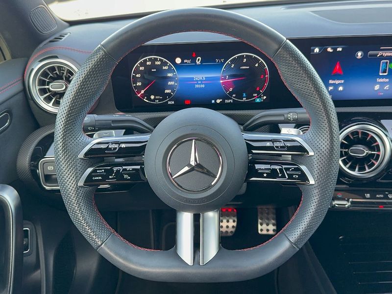 Mercedes-Benz CLA 200 d AMG Style - fotka 17 z 37