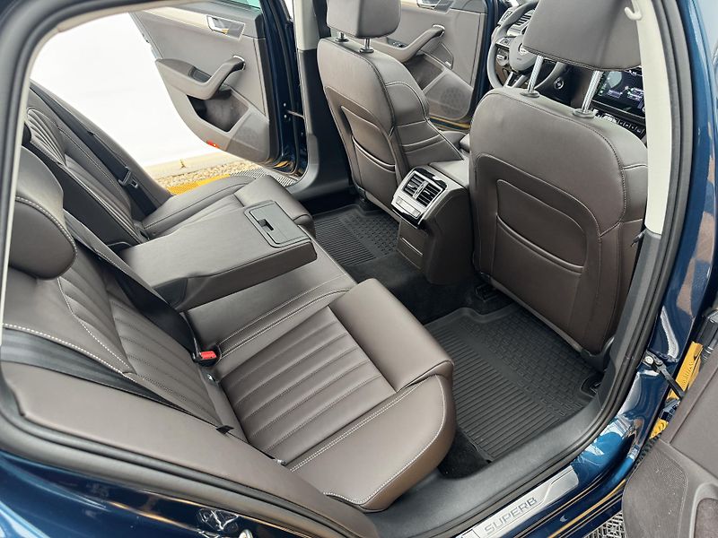 Škoda Superb 1.4tsi*Plug-In*160kw*L&K*PANO* - fotka 14 z 44