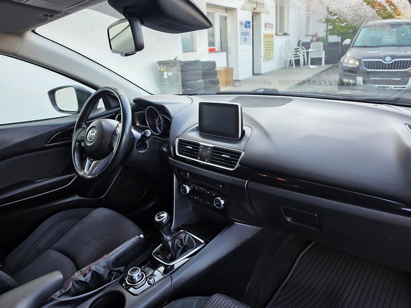 Mazda 3 (2016) 2.0 i Skyactiv, Navi, Tažné - fotka 15 z 18