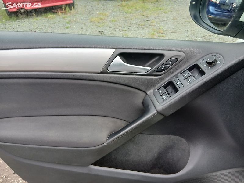 Volkswagen Golf VI 1.6 TDI - fotka 13 z 29