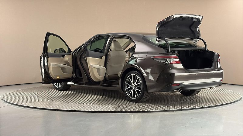 Toyota Camry 2.5 Hybrid AUT Executive - fotka 7 z 29