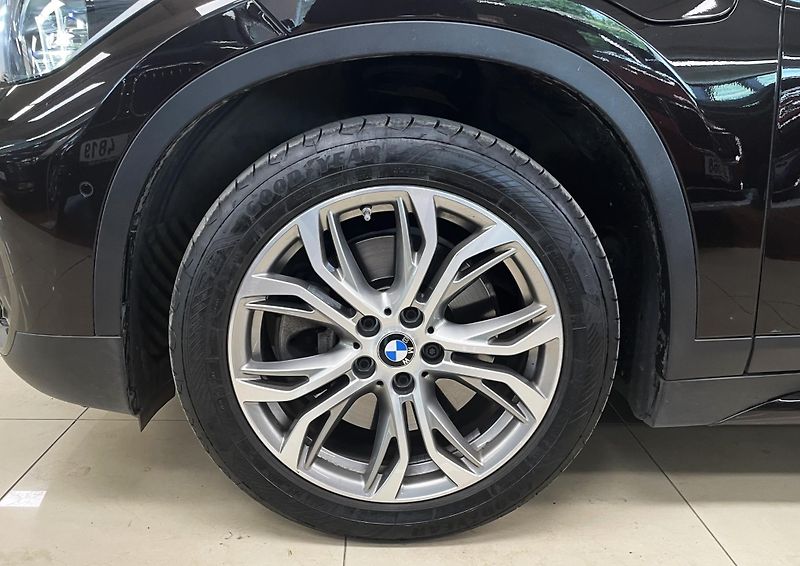 BMW X1 xDrive25e, ČR, 1.MAJ - fotka 26 z 32