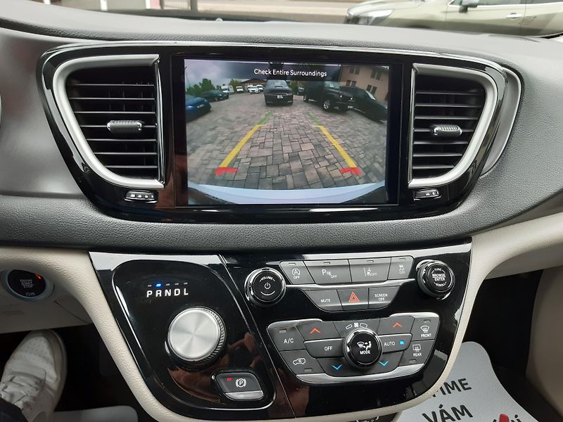 Chrysler Pacifica (2022) 3,6L V6,Top výbava, REZERVACE - fotka 32 z 50