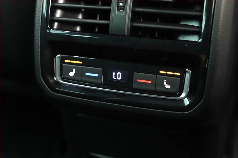Volkswagen Passat (2021) R-Line 2.0 TDI - fotka 16 z 21