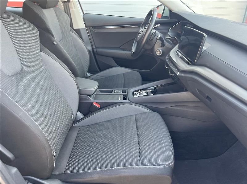 Škoda Octavia 2,0 TDi EXECUTIVE DSG - fotka 21 z 30