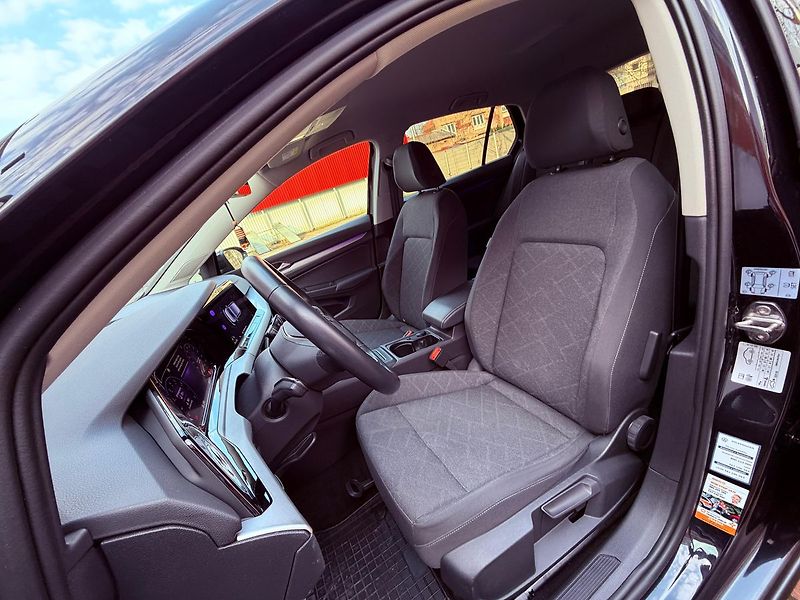 Volkswagen Golf 1.5 TSi Life, ČR, 1.Maj - fotka 15 z 33
