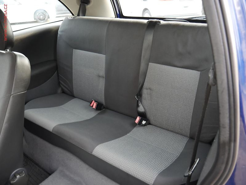 Opel Corsa (2005) 1.0i, AC, tažné - fotka 10 z 17