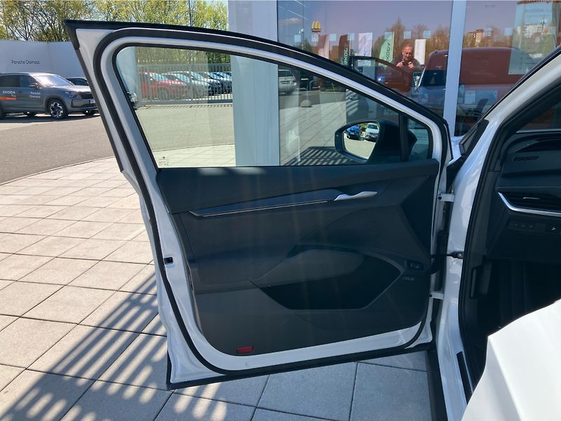 Škoda Elroq 85x vRS 250 kW 84 kWh - fotka 23 z 30