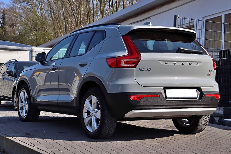 Volvo XC40 T2 Essential Kam LED DAB - fotka 5 z 18