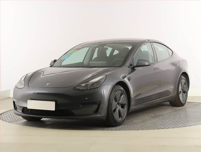 Tesla Model 3 (2023) Long Range 4WD 84kWh, SoH 97% - fotka 2 z 32