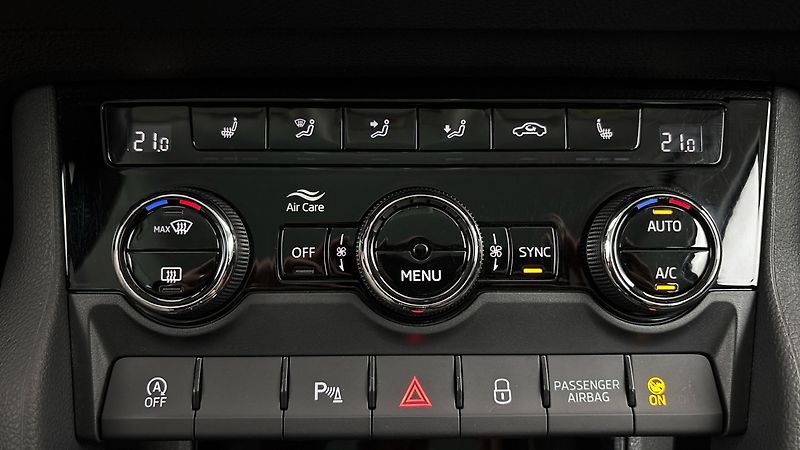 Škoda Karoq 1.5 TSI DSG Style - fotka 13 z 29