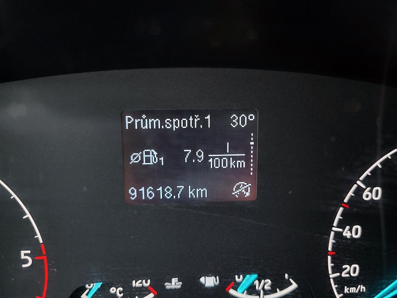 Ford Transit Custom 2.0 EcoBlue mHEV 96kW 6míst L2 - fotka 11 z 47
