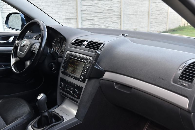 Škoda Octavia 2.0 TDi CR ELEGANCE,FACE,XENON - fotka 38 z 46