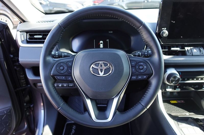 Toyota RAV4 2,5 HEV Executive FWD - fotka 20 z 35