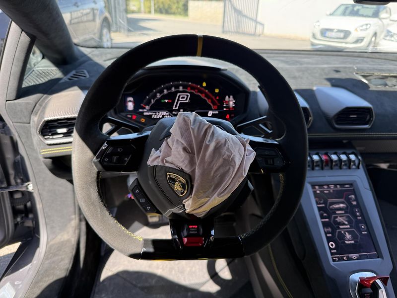 Lamborghini Huracán STO - 60 ANNIVERSARIO - fotka 25 z 37
