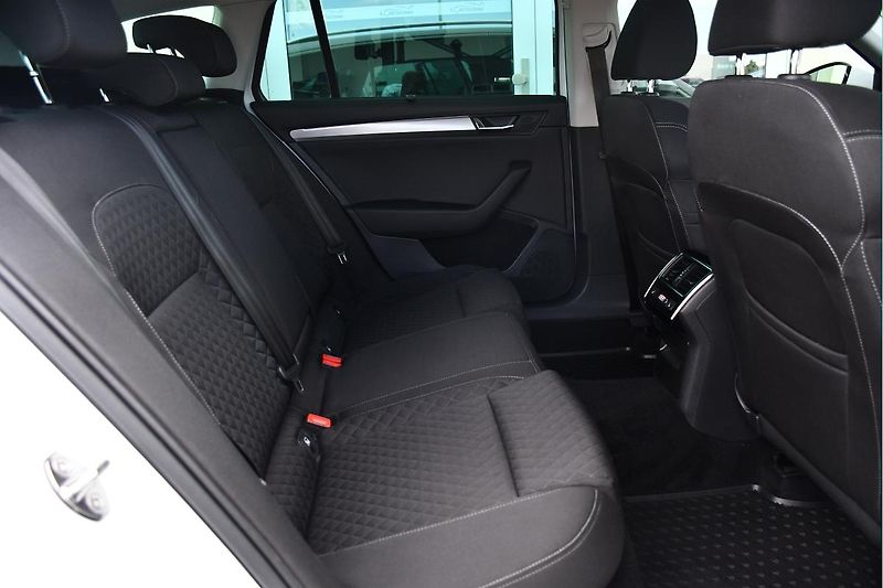 Škoda Superb 1.6TDi 88kW STYLE - fotka 21 z 40