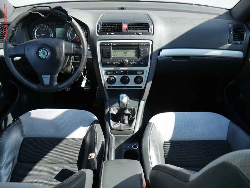 Škoda Octavia (2009) 2.0 TSi, RS, AC, bixen, park - fotka 8 z 16