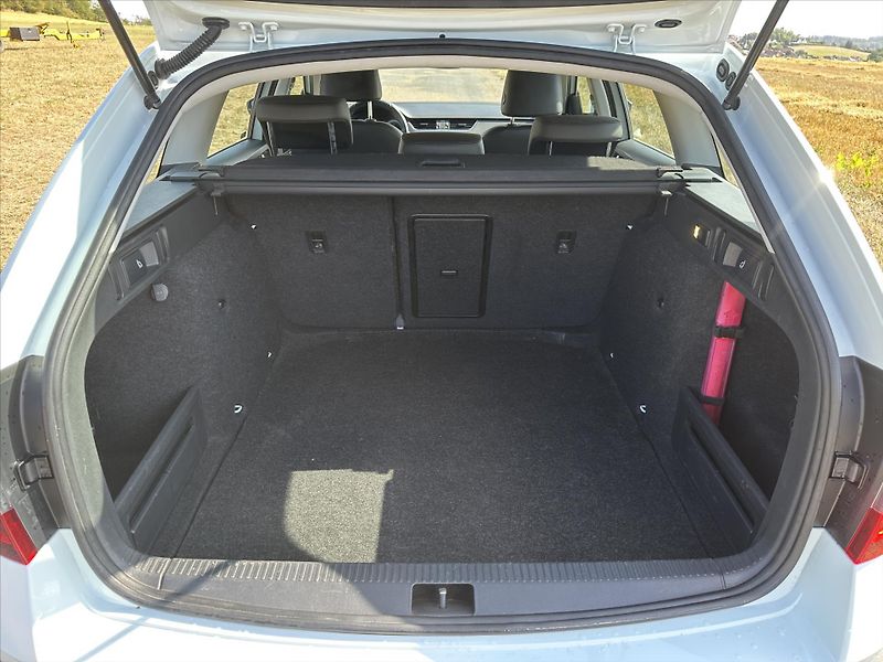 Škoda Octavia 1.6 TDI CZ Style+ LED Navi - fotka 10 z 36
