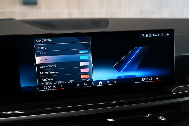 BMW X5 40d xDrive, Vzduch, Tažné, HUD - fotka 36 z 47