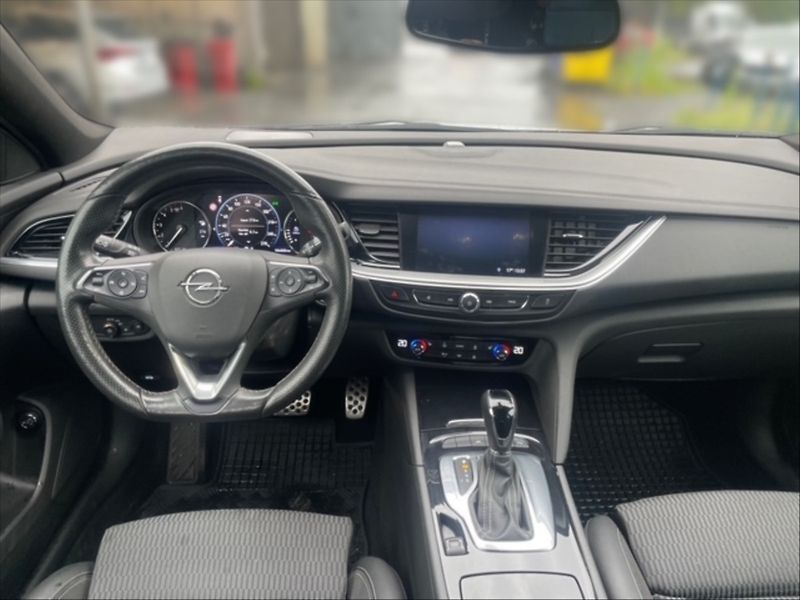 Opel Insignia 2,0 CDTI Elegance 4x4 AT - fotka 9 z 11